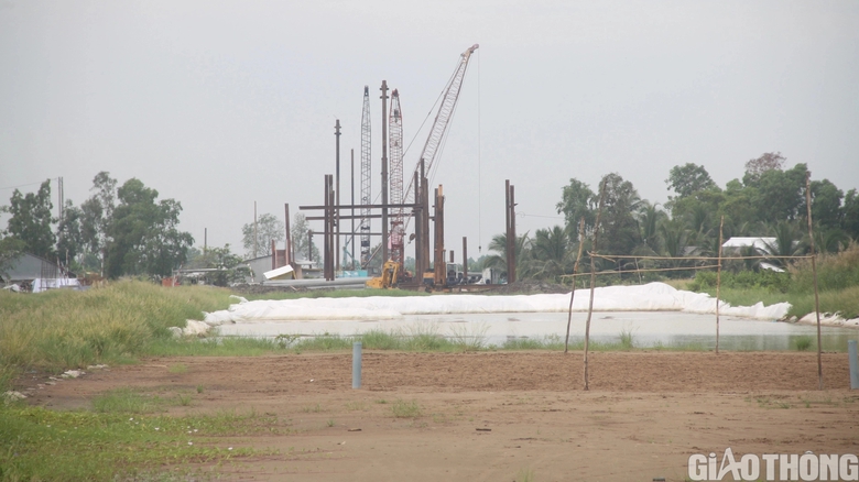 Cận cảnh thi c&ocirc;ng cao tốc Hậu Giang - C&agrave; Mau đoạn qua Bạc Li&ecirc;u - Ảnh 7.