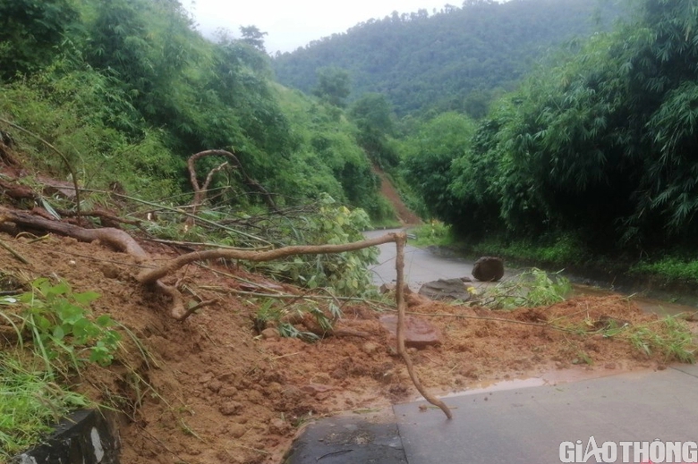 Nổ lực khắc phục sạt lở tr&ecirc;n đường Trường Sơn Đ&ocirc;ng qua Đắk Lắk - Ảnh 5.
