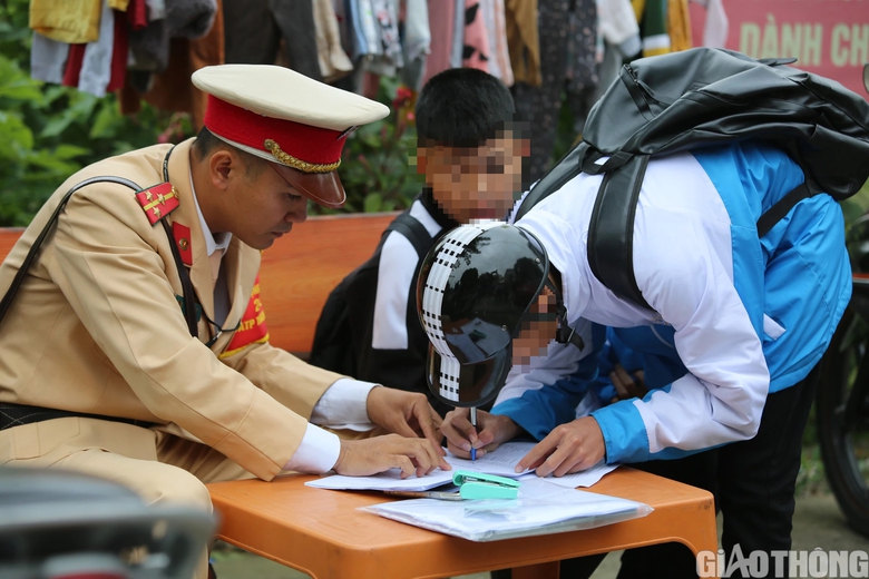 B&aacute;o động t&igrave;nh trạng học sinh vi phạm giao th&ocirc;ng ở Thanh Ho&aacute;- Ảnh 2.