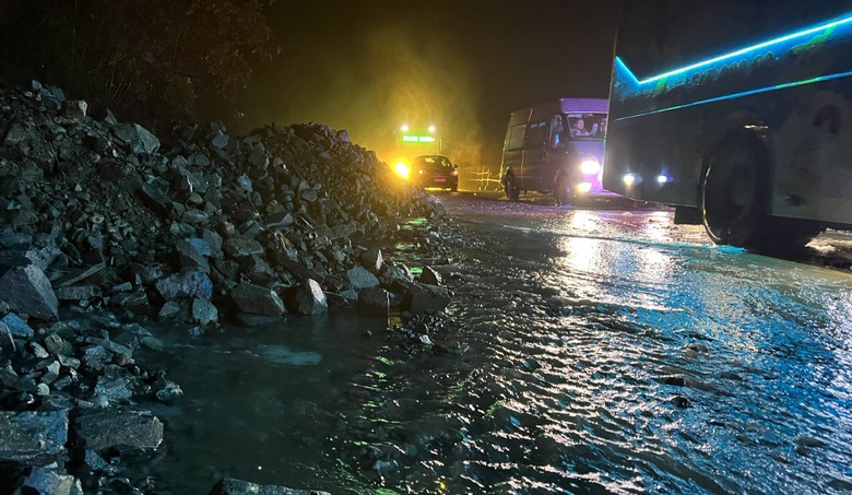 Khẩn trương xử l&yacute; sạt lở, th&ocirc;ng xe đ&egrave;o Kh&aacute;nh L&ecirc; nối Nha Trang - Đ&agrave; Lạt  - Ảnh 1.