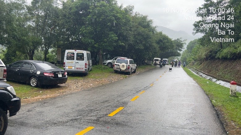 Cận cảnh hiện trường vụ sạt lở, nứt nền đường QL24 qua đ&egrave;o Vi &Ocirc; Lắc - Ảnh 9.