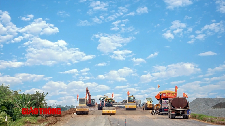 Bộ trưởng Bộ GTVT: 'Tập trung m&aacute;y m&oacute;c, nh&acirc;n sự thi c&ocirc;ng cao tốc Mỹ Thuận &ndash; Cần Thơ' - Ảnh 2.