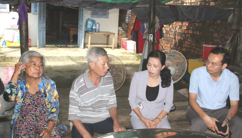 Uỷ ban ATGT Quốc gia thăm gia đ&igrave;nh c&oacute; người tử vong v&igrave; tai nạn giao th&ocirc;ng tại Hậu Giang - Ảnh 2.