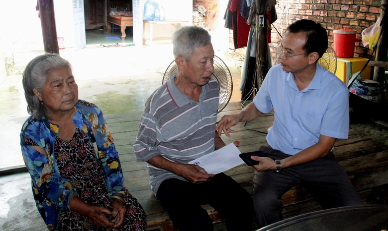 Uỷ ban ATGT Quốc gia thăm gia đ&igrave;nh c&oacute; người tử vong v&igrave; tai nạn giao th&ocirc;ng tại Hậu Giang - Ảnh 3.