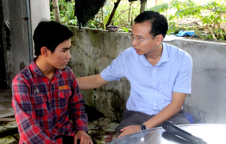 Uỷ ban ATGT Quốc gia thăm gia đ&igrave;nh c&oacute; người tử vong v&igrave; tai nạn giao th&ocirc;ng tại Hậu Giang - Ảnh 4.