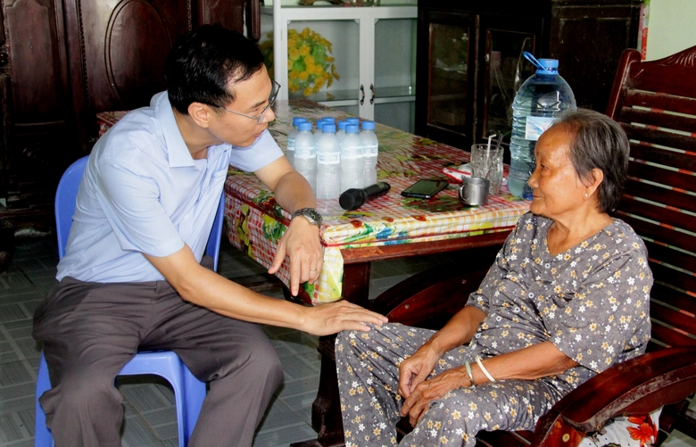 Uỷ ban ATGT Quốc gia thăm gia đ&igrave;nh c&oacute; người tử vong v&igrave; tai nạn giao th&ocirc;ng tại Hậu Giang - Ảnh 8.