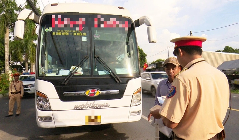 Nhiều chuyển biến tích cực trong kéo giảm tai nạn giao thông ở An Giang - Ảnh 2. Nhiều chuyển biến tích cực trong kéo giảm tai nạn giao thông ở An Giang - Ảnh 2.