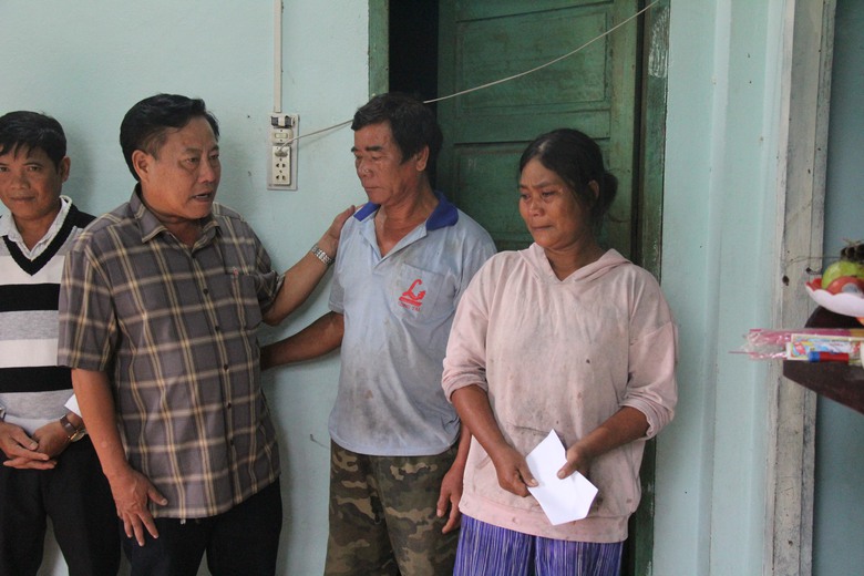 Ban ATGT tỉnh Ninh Thuận thăm hỏi gia đ&igrave;nh đồng b&agrave;o Rắc L&acirc;y tử vong v&igrave; TNGT - Ảnh 1.