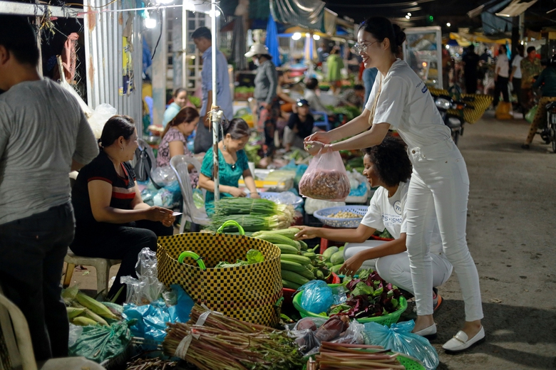 55 th&iacute; sinh T&ocirc;i l&agrave; Hoa hậu Ho&agrave;n vũ về Bạc Li&ecirc;u nấu ăn từ thiện, g&acirc;y quỹ được 500 triệu - Ảnh 1.