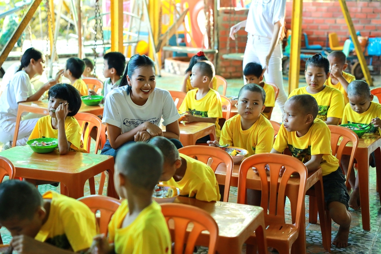 55 th&iacute; sinh T&ocirc;i l&agrave; Hoa hậu Ho&agrave;n vũ về Bạc Li&ecirc;u nấu ăn từ thiện, g&acirc;y quỹ được 500 triệu - Ảnh 7.