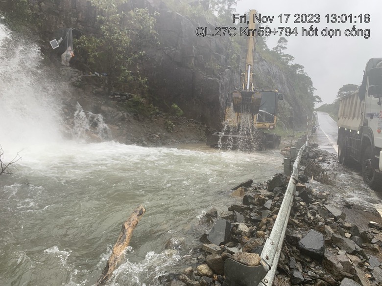 Quốc lộ 27C đ&atilde; th&ocirc;ng xe hai l&agrave;n sau sạt lở tr&ecirc;n đ&egrave;o Kh&aacute;nh L&ecirc; - Ảnh 5.