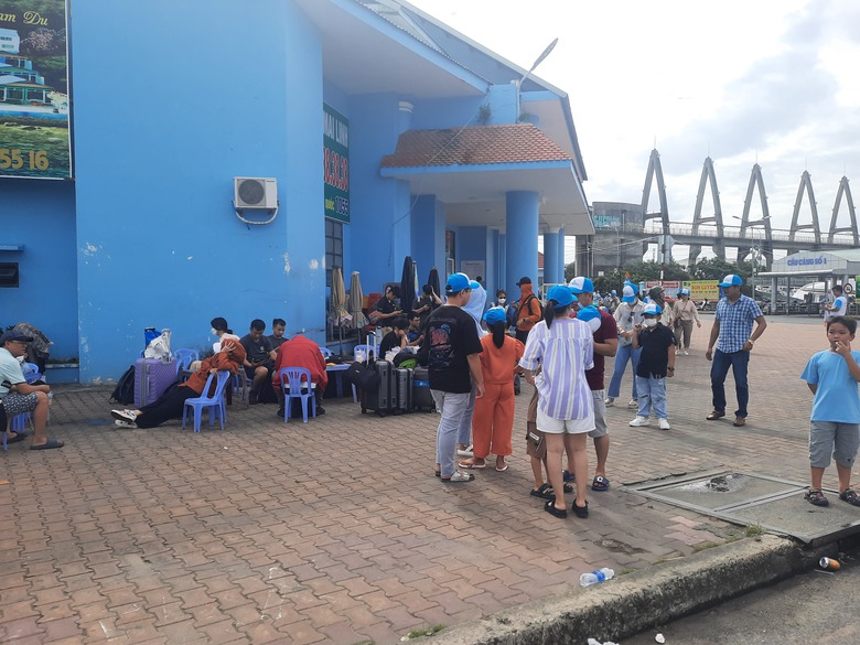 Hầu hết t&agrave;u ph&agrave; ở Ki&ecirc;n Giang tạm ngưng hoạt động do thời tiết xấu - Ảnh 2.