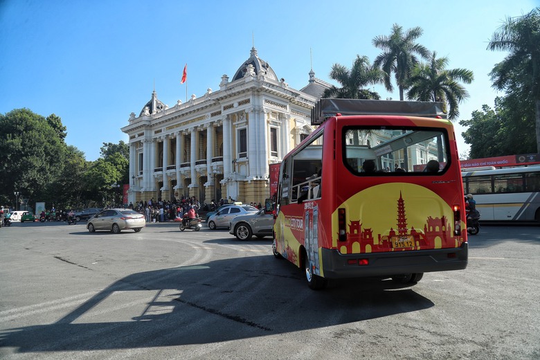 H&agrave; Nội ch&iacute;nh thức khai trương tuyến City Tour một tầng tho&aacute;ng n&oacute;c - Ảnh 4.