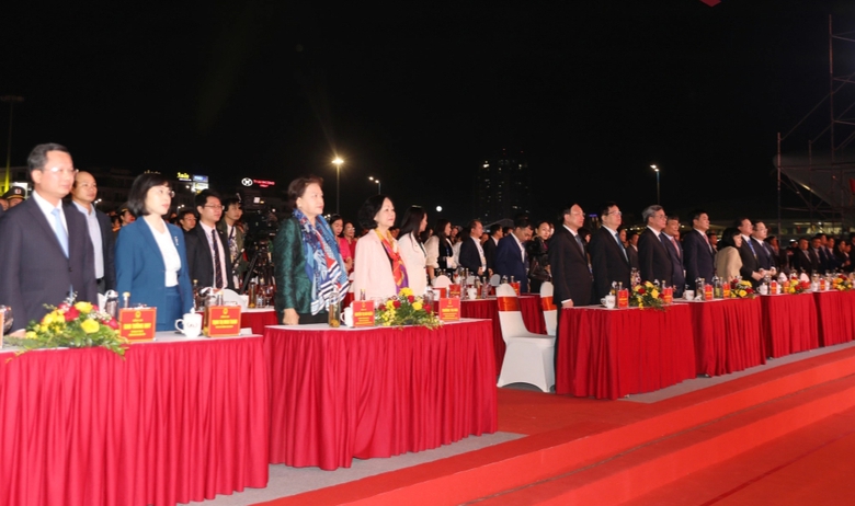 Vạn du kh&aacute;ch, người d&acirc;n dự Lễ hội Hokkaido ở th&agrave;nh phố b&ecirc;n bờ vịnh Di sản Hạ Long - Ảnh 1.