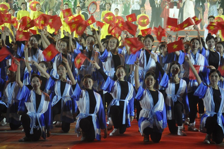 Vạn du kh&aacute;ch, người d&acirc;n dự Lễ hội Hokkaido ở th&agrave;nh phố b&ecirc;n bờ vịnh Di sản Hạ Long - Ảnh 4.