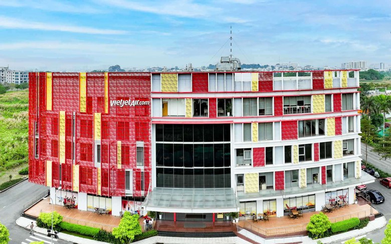 Kh&aacute;m ph&aacute; học viện h&agrave;ng kh&ocirc;ng chuẩn ch&acirc;u &Acirc;u của Vietjet