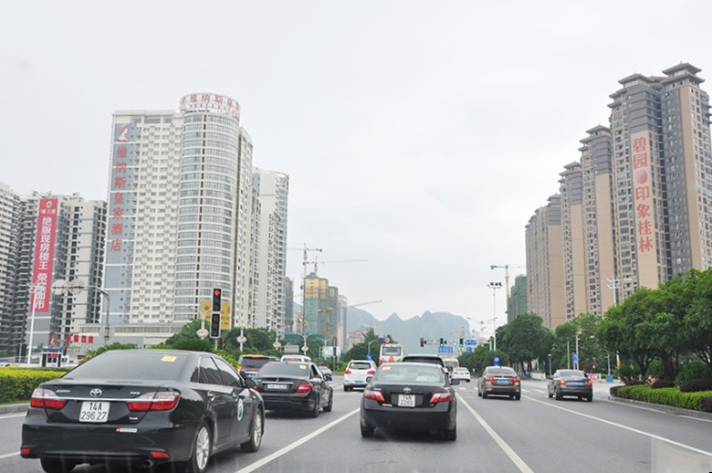 Từ 6/11, cho ph&eacute;p xe du lịch tự l&aacute;i qua cửa khẩu M&oacute;ng C&aacute;i: Thủ tục thế n&agrave;o? - Ảnh 1.