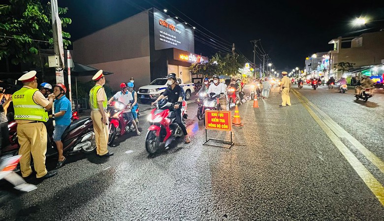 An Giang tăng cường xử l&yacute; những vi phạm li&ecirc;n quan đến nồng độ cồn - Ảnh 1.