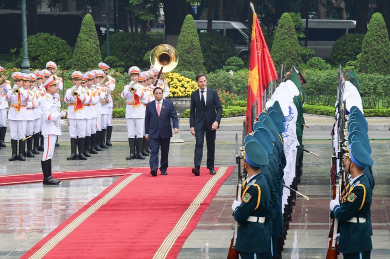 Toàn cảnh lễ đón Thủ tướng Hà Lan Mark Rutte - Ảnh 4. Toàn cảnh lễ đón Thủ tướng Hà Lan Mark Rutte - Ảnh 4.