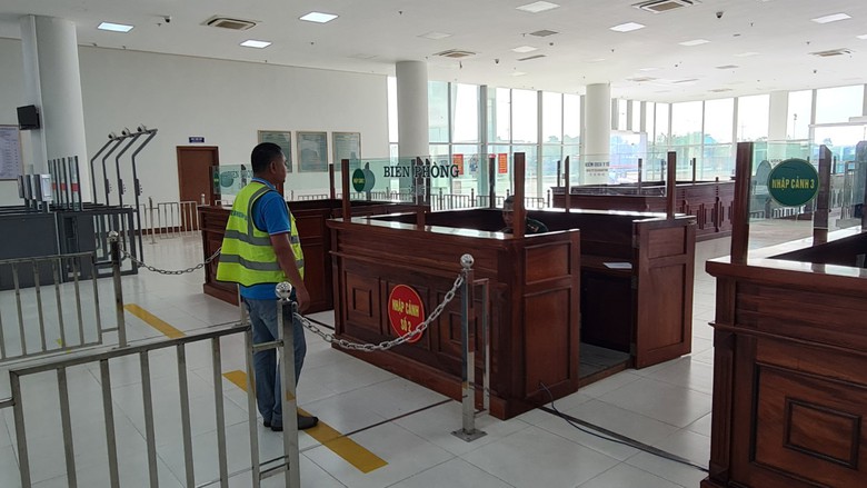 Xe du lịch tự l&aacute;i qua cửa khẩu: Hướng ph&aacute;t triển mới ở Quảng Ninh - Ảnh 1.