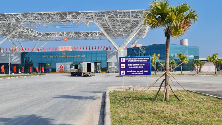 Xe du lịch tự l&aacute;i qua cửa khẩu: Hướng ph&aacute;t triển mới ở Quảng Ninh - Ảnh 5.