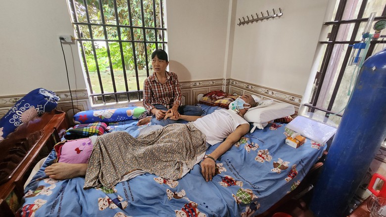 Bữa rượu ho&agrave;n c&ocirc;ng v&agrave; lời cầu cứu của gia đ&igrave;nh người thợ x&acirc;y phải sống đời thực vật - Ảnh 1.