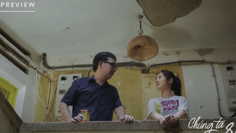 Dương t&acirc;m sự với bố nu&ocirc;i về nỗi buồn thất t&igrave;nh.