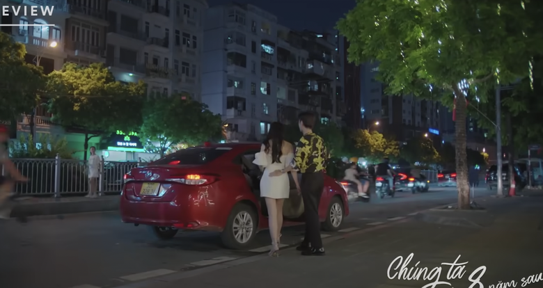 Dương bắt gặp T&ugrave;ng đang đi hẹn h&ograve; với một c&ocirc; g&aacute;i lạ.