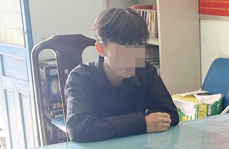 L&eacute;n lấy xe vi phạm ra ngo&agrave;i v&igrave; kh&ocirc;ng c&oacute; tiền đ&oacute;ng phạt - Ảnh 1.