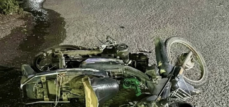 Va chạm giao th&ocirc;ng, người đ&agrave;n &ocirc;ng đi xe kh&ocirc;ng biển số tử vong tại chỗ - Ảnh 1.