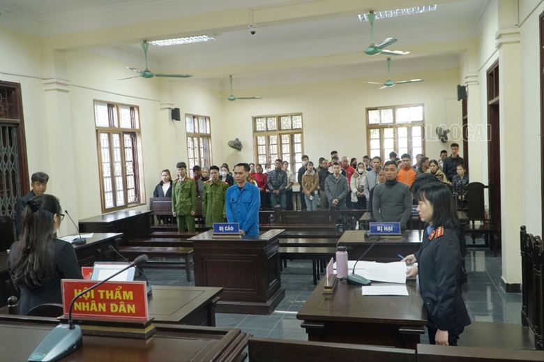 L&aacute;i xe g&acirc;y tai nạn khiến ba người tử vong ở L&agrave;o Cai lĩnh 8 năm 6 th&aacute;ng t&ugrave; - Ảnh 1.