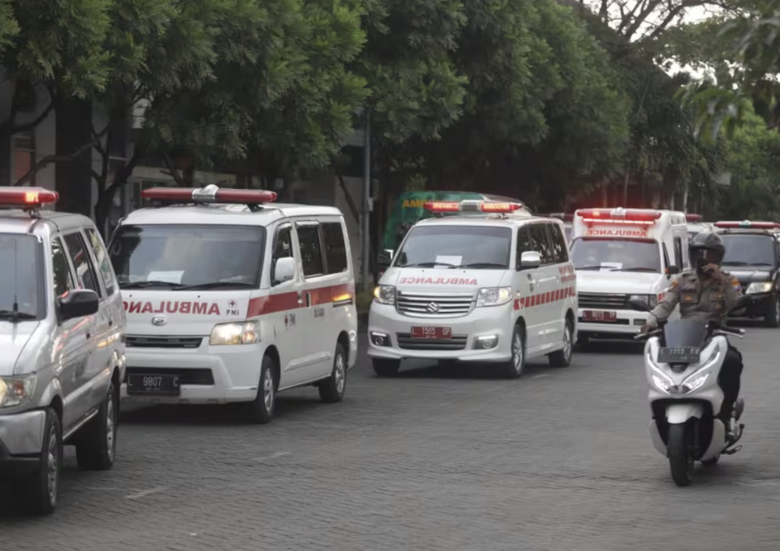 Tàu va chạm với xe buýt khiến 11 người thiệt mạng - Ảnh 1. Tàu va chạm với xe buýt khiến 11 người thiệt mạng - Ảnh 1.