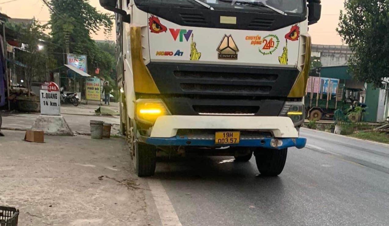 Tuy&ecirc;n Quang: Nằm xuống gầm sửa xe, người đ&agrave;n &ocirc;ng bị c&aacute;n tử vong tr&ecirc;n QL 2  - Ảnh 1.