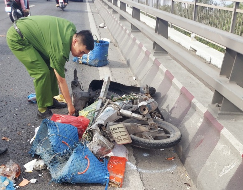 Chồng bị thương, vợ tử nạn sau va chạm xe &ocirc; t&ocirc; - Ảnh 1.