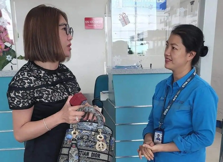 Nh&acirc;n vi&ecirc;n s&acirc;n bay Cần Thơ nhặt được kim cương gi&aacute; trị hơn nửa tỷ đồng của kh&aacute;ch - Ảnh 2.