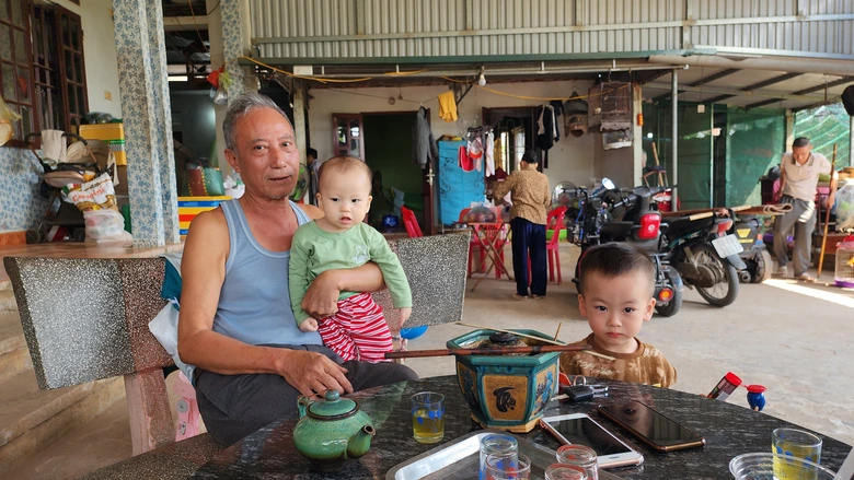 Nghị lực của cô gái có một chân trên quê hương 5 tấn - Ảnh 2. Nghị lực của cô gái có một chân trên quê hương 5 tấn - Ảnh 2.