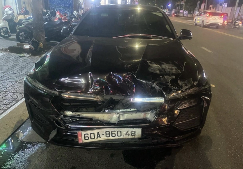 Luật sư n&oacute;i g&igrave; vụ xe Lexus t&ocirc;ng xe Vinfast giữa ng&atilde; tư? - Ảnh 3.