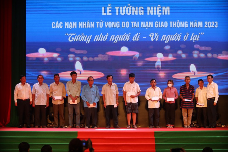 Long An: Tổ chức lễ tưởng niệm nạn nh&acirc;n tử vong do tai nạn giao th&ocirc;ng năm 2023 - Ảnh 1.