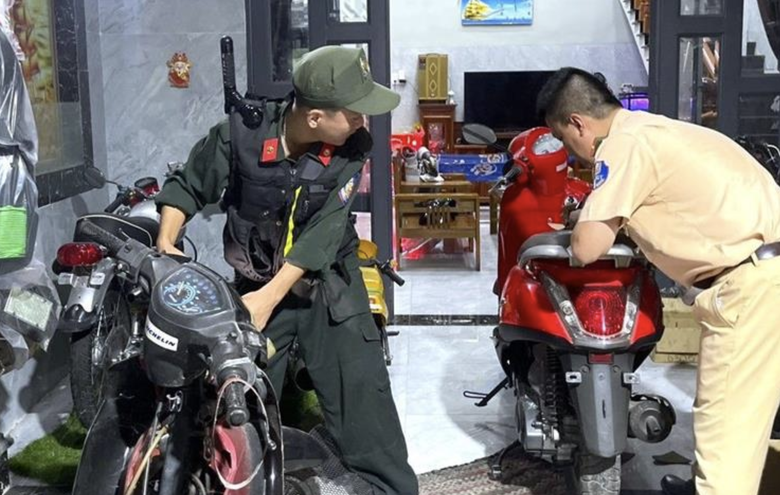 Ph&aacute;t hiện cơ sở độ xe m&ocirc; t&ocirc; tr&aacute;i ph&eacute;p - Ảnh 1.