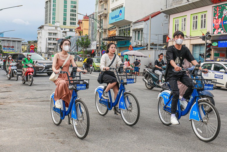 B&aacute;o Giao th&ocirc;ng tổ chức tọa đ&agrave;m "C&oacute; cần trợ gi&aacute; cho xe đạp c&ocirc;ng cộng?" - Ảnh 1.