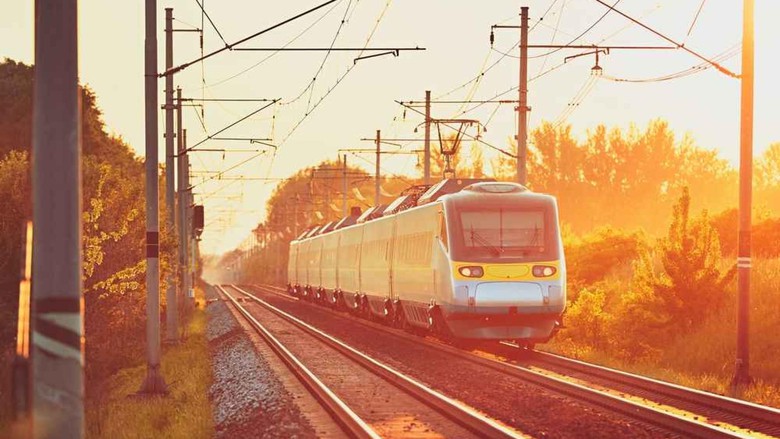 EU t&agrave;i trợ gần 1 tỷ euro cho dự &aacute;n đường sắt xanh của S&eacute;c - Ảnh 1.