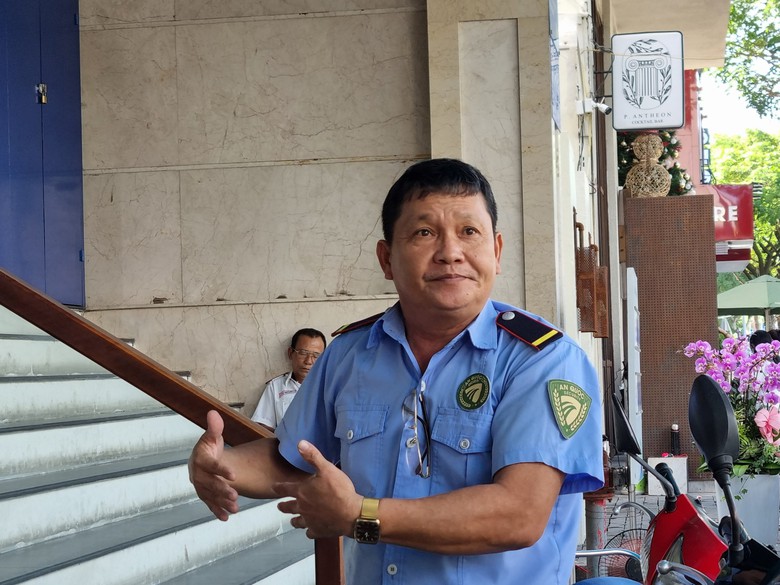 Bảo vệ được trang bị những g&igrave; để đối ph&oacute; kẻ cướp ng&acirc;n h&agrave;ng? - Ảnh 1.