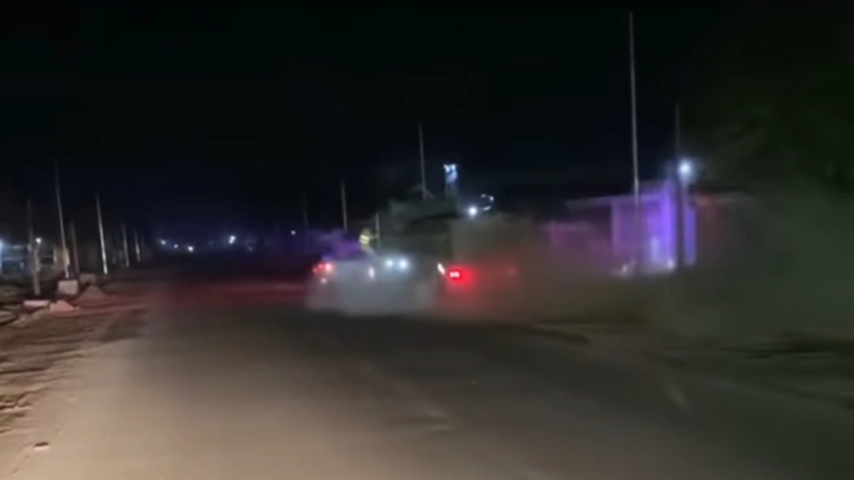 Bị kiểm tra, tài xế xe tải đâm vào xe CSGT rồi bỏ chạy - Ảnh 1. Bị kiểm tra, tài xế xe tải đâm vào xe CSGT rồi bỏ chạy - Ảnh 1.