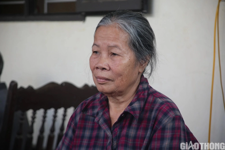 Mẹ mất do TNGT, hai con thơ nương tựa v&agrave;o &ocirc;ng b&agrave; ngoại gi&agrave; yếu - Ảnh 2.