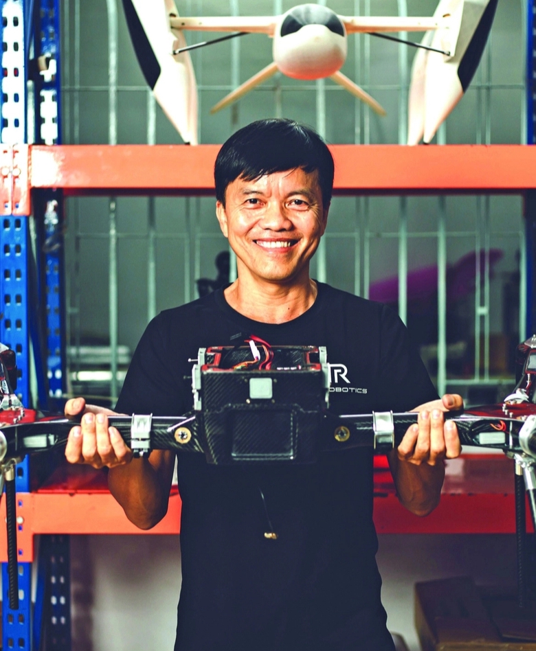 Hành trình thành doanh nhân triệu đô của cậu bé nhặt rác - Ảnh 2. Hành trình thành doanh nhân triệu đô của cậu bé nhặt rác - Ảnh 2.