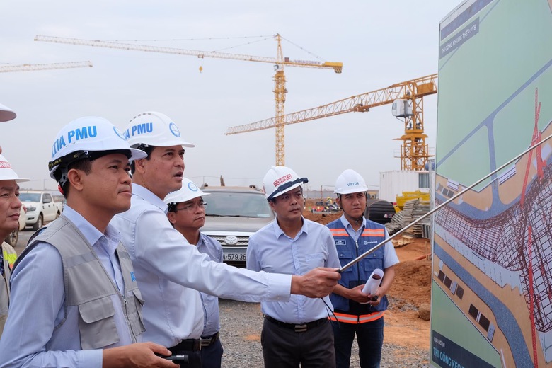 Thời tiết thuận lợi tăng nh&acirc;n lực thi c&ocirc;ng s&acirc;n bay Long Th&agrave;nh - Ảnh 1.