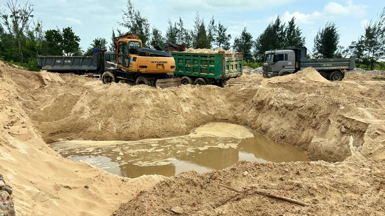Biến khu du lịch ngh&igrave;n tỷ bỏ hoang th&agrave;nh điểm khai th&aacute;c kho&aacute;ng sản tr&aacute;i ph&eacute;p - Ảnh 1.