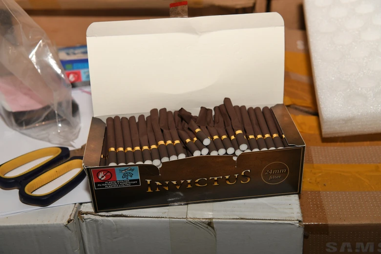 Đột k&iacute;ch xưởng bơm tinh dầu ma t&uacute;y v&agrave;o thuốc l&aacute; ở H&agrave; Nội - Ảnh 7.