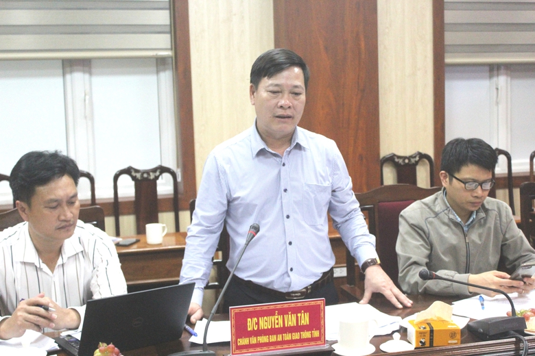 Hà Tĩnh kiểm tra, chấm điểm các tiêu chí công tác đảm bảo ATGT - Ảnh 2. Hà Tĩnh kiểm tra, chấm điểm các tiêu chí công tác đảm bảo ATGT - Ảnh 2.