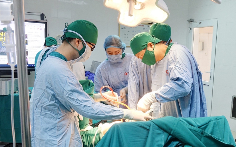 Thay khớp h&aacute;ng th&agrave;nh c&ocirc;ng cho cụ b&agrave; 103 tuổi